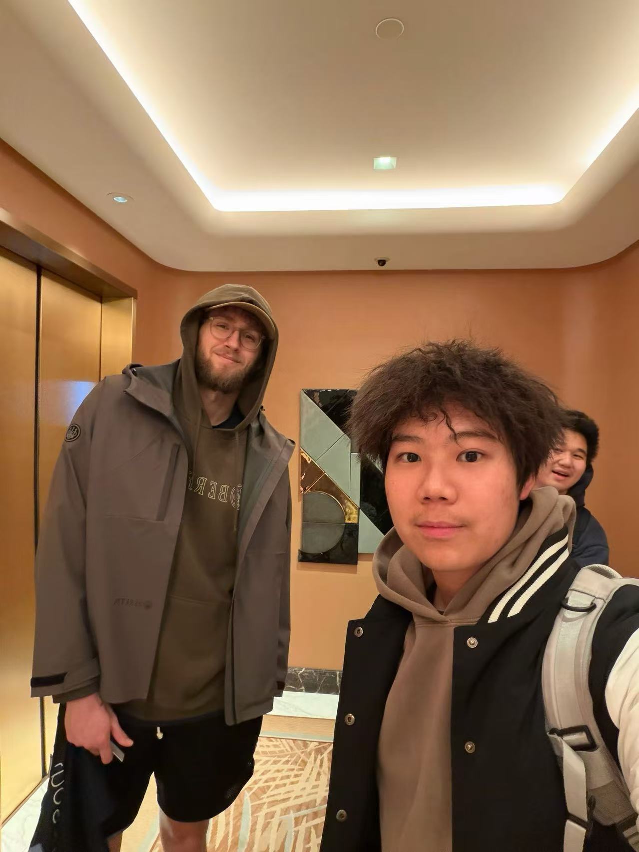 Meeting Jock Landale of the Memphis Grizzlies at our hotel